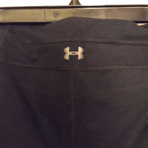 Under Armour black capri leggings, size XS - Picture 3 of 3